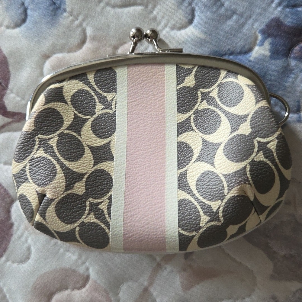 EUC Coach Signature Print Kisslock Coin Pouch In Pink and Cream